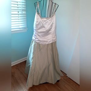 Preowned Ladies Formal Bridesmaid Dress, size 8